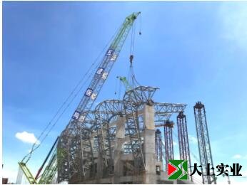 運(yùn)動(dòng)場看臺(tái)施工現(xiàn)場